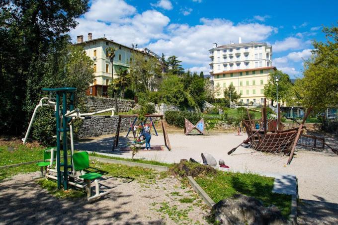Apartments Lovro Lovran Zewnętrze zdjęcie